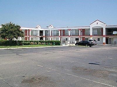 Royal Inn Лъмбъртън Екстериор снимка